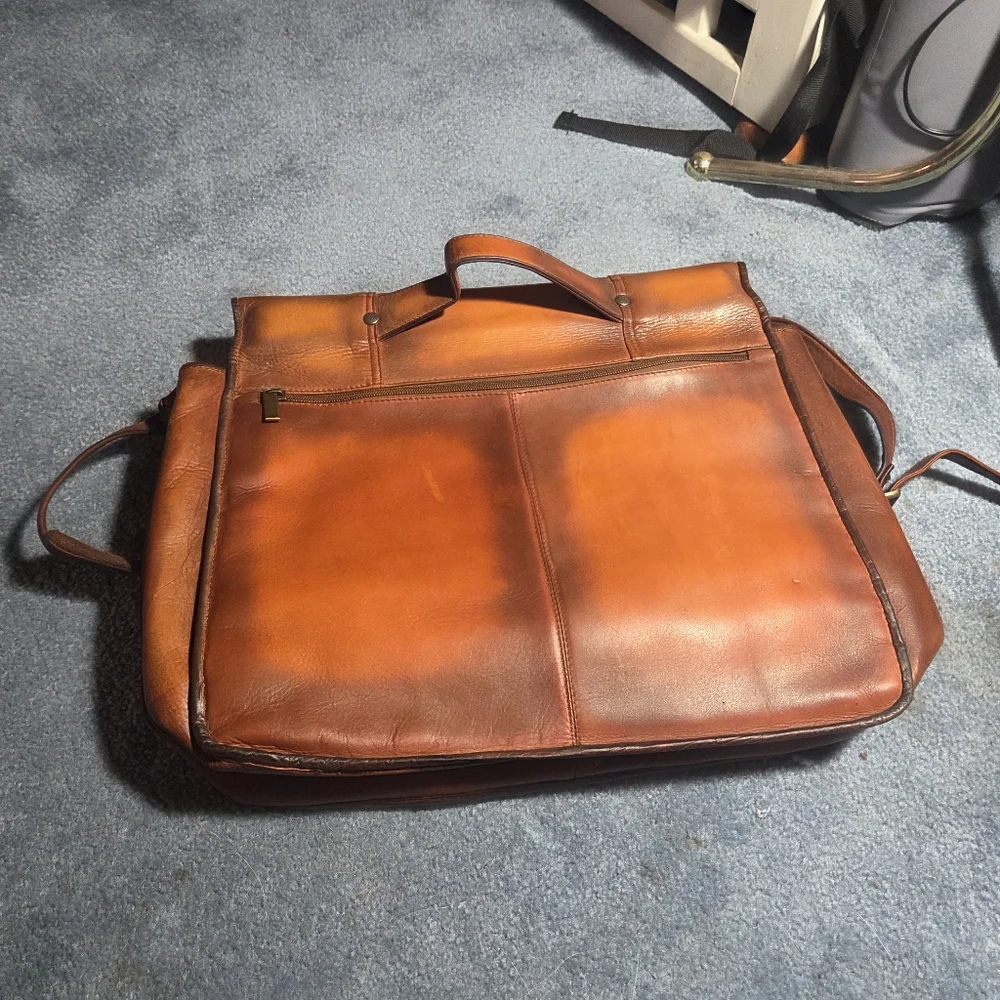 Classic Brown Leather Messenger Bag - Unbranded